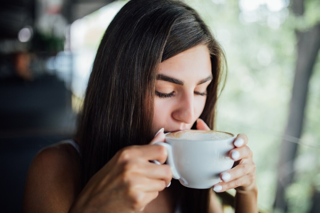 outdoor-fashion-portrait-beautiful-young-girl-drinking-tea-coffee_231208-6311.jpg